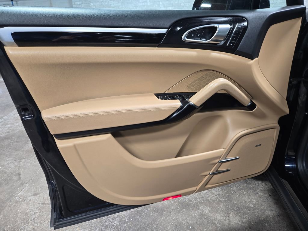 Used 2018 Porsche Cayenne image 6
