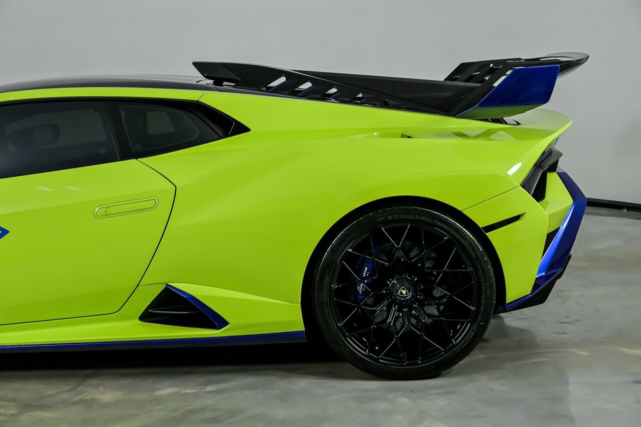 Used 2022 Lamborghini Huracan STO RWD image 9