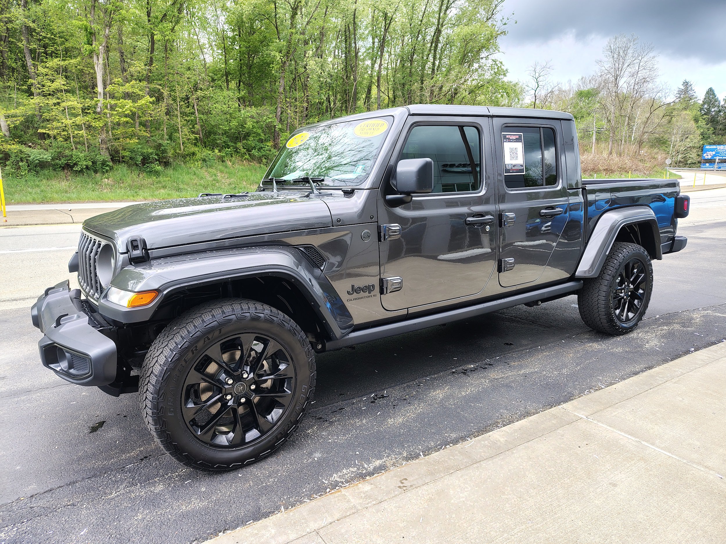 Used 2024 Jeep Gladiator Sport AWD/4WD image 4