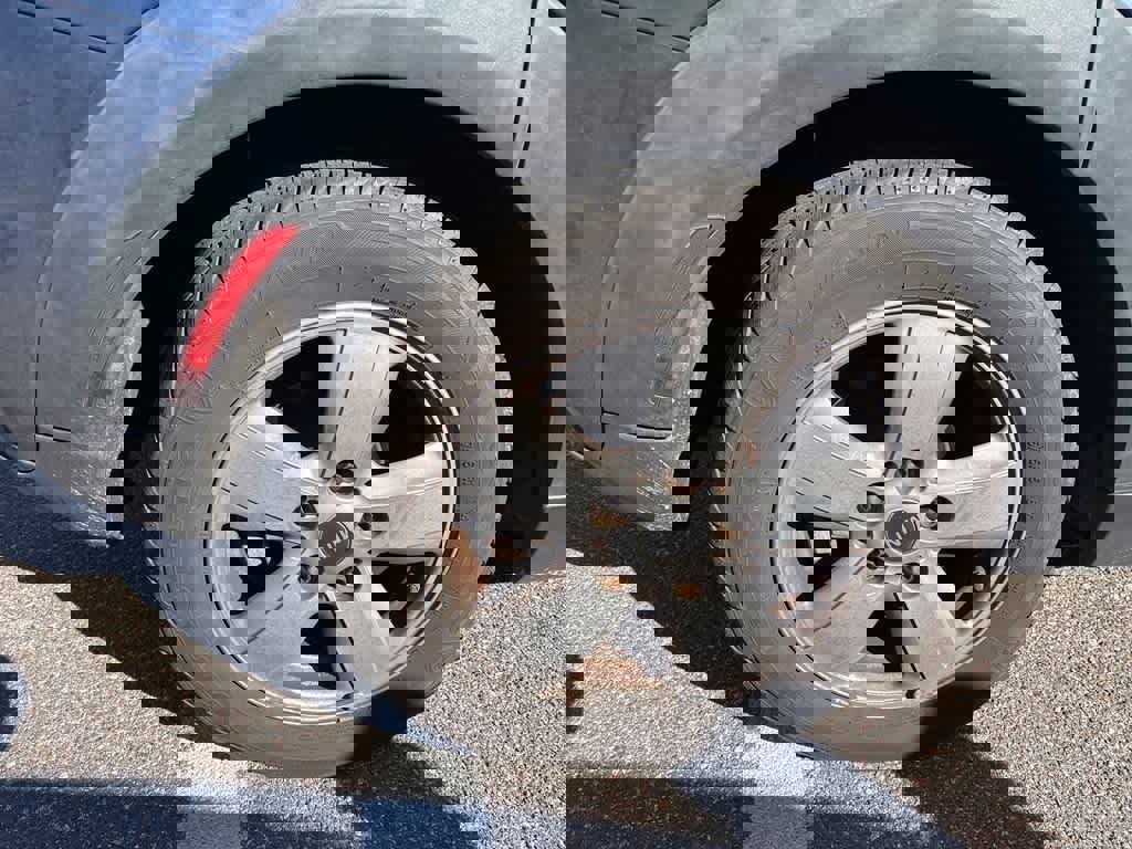 Used 2015 MINI Cooper 4-Door Hardtop image 5