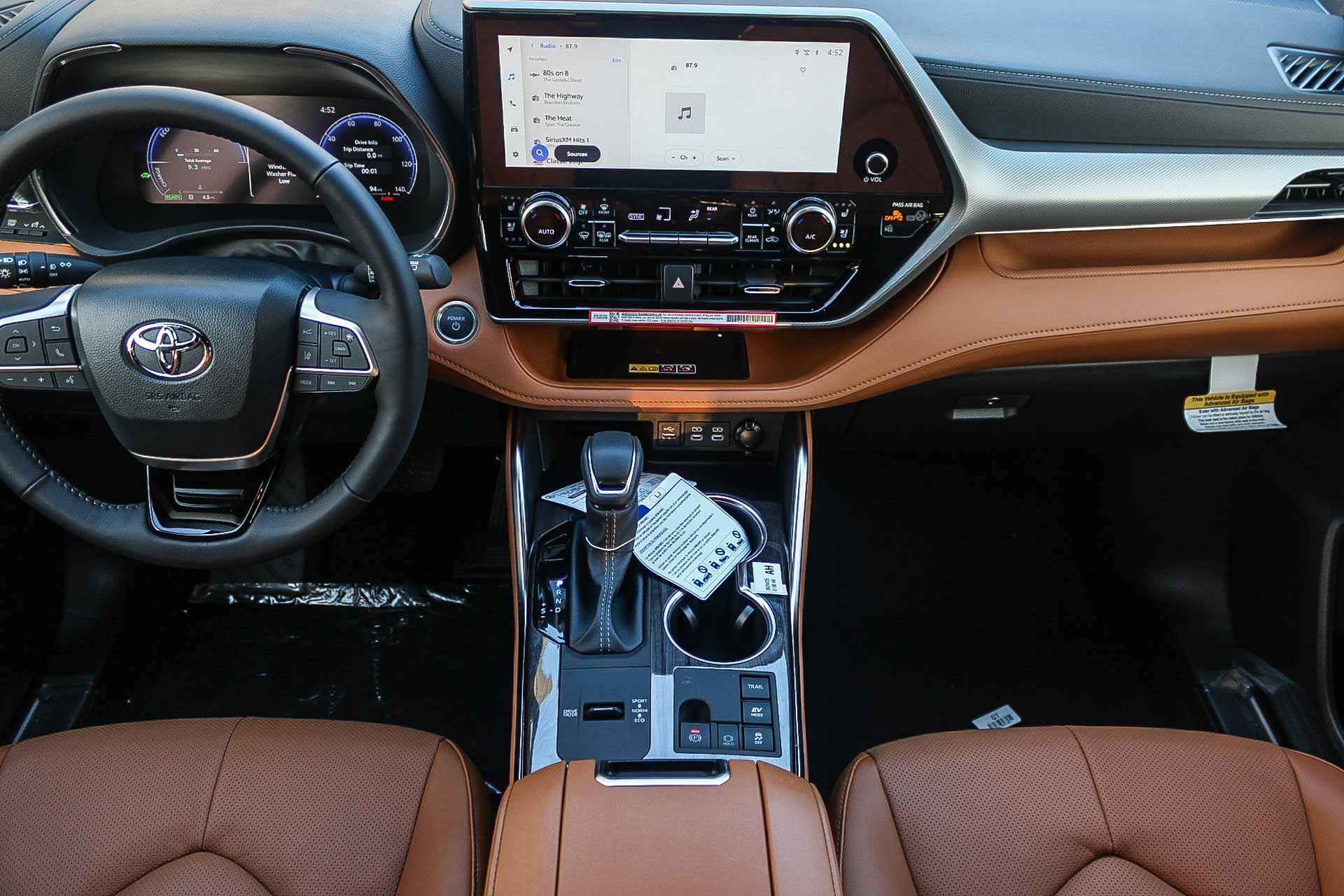 New 2026 Toyota Highlander Platinum image 14