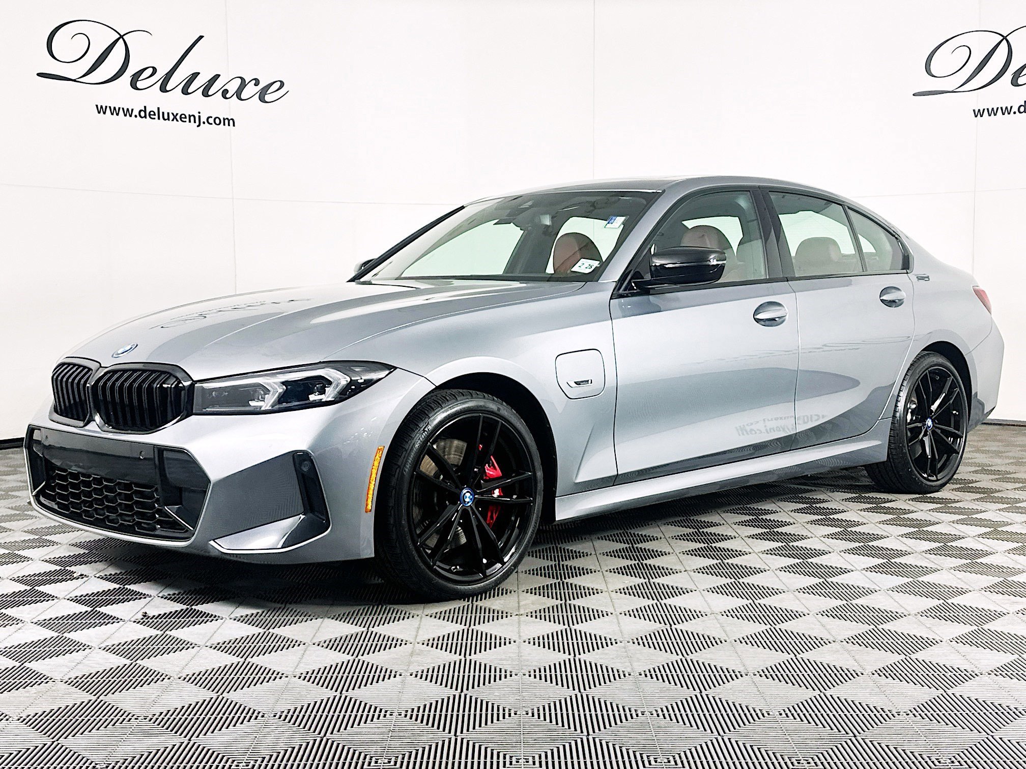 Used 2023 BMW 330e xDrive w/ M Sport Package image 3