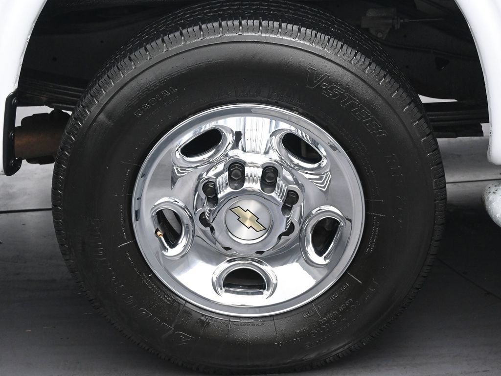 Used 2024 Chevrolet Express 2500 w/ Driver Convenience Package RWD image 13