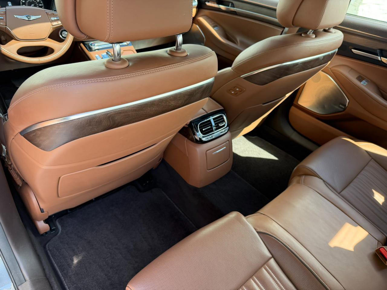 Used 2020 Genesis G90 3.3T Premium image 39