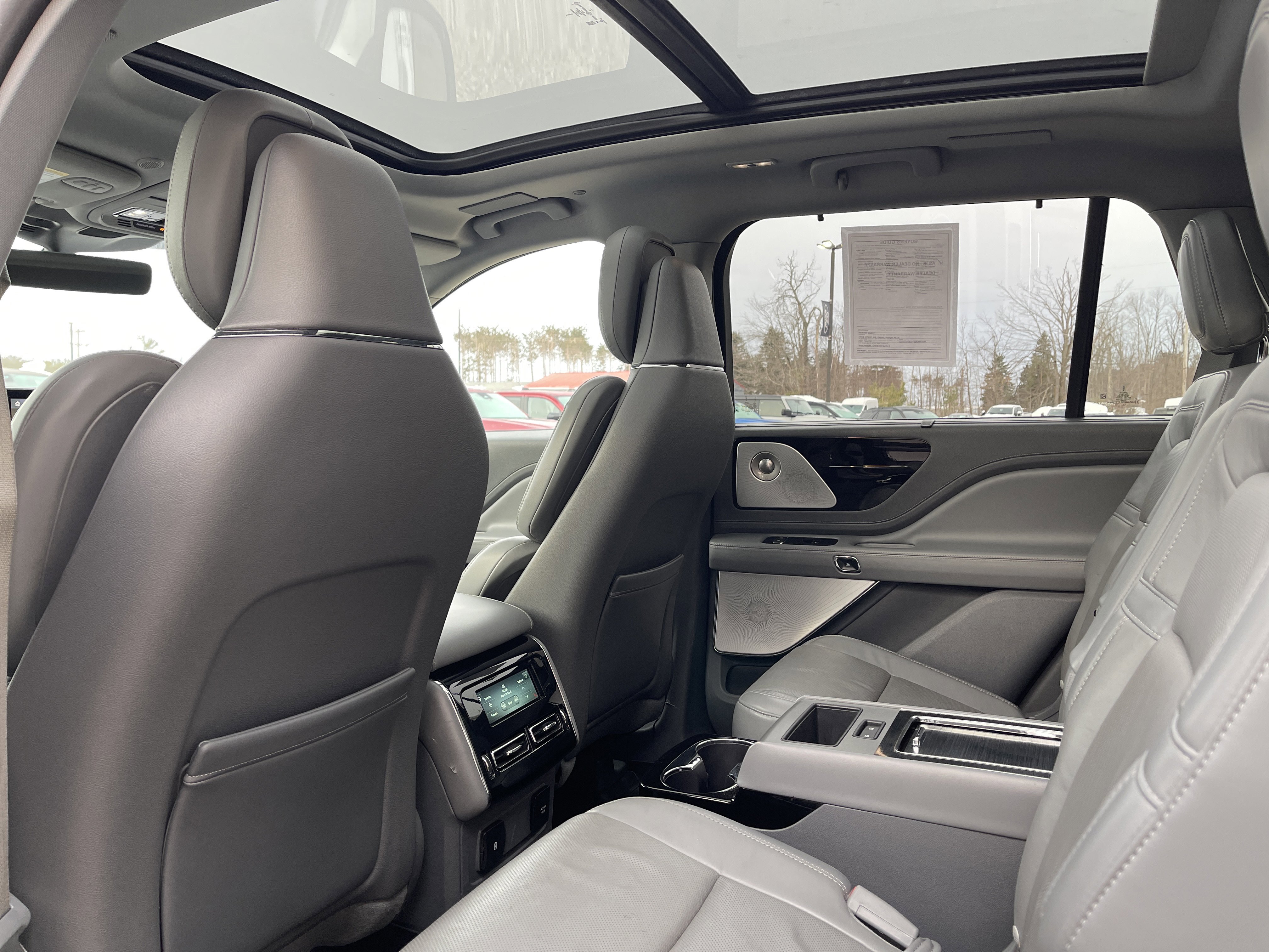 Used 2020 Lincoln Aviator Reserve w/ Equipment Group 202A image 10