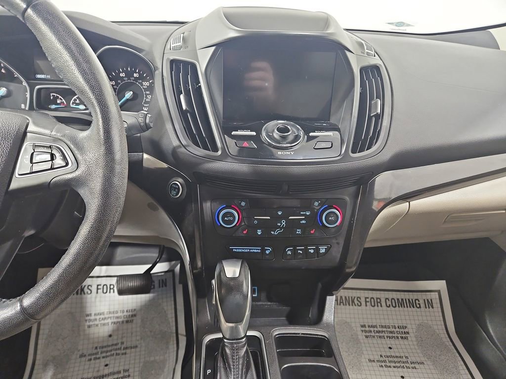 Used 2019 Ford Escape Titanium image 18