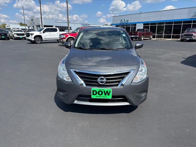 Used 2019 Nissan Versa SV image 3