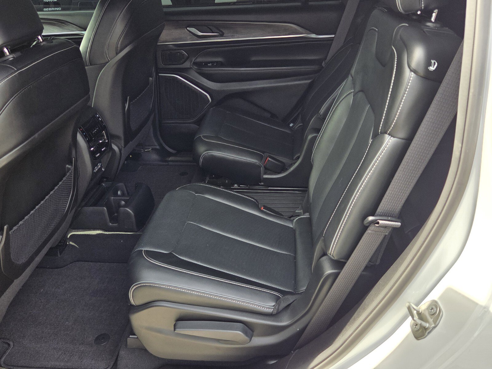 Used 2024 Jeep Grand Cherokee L Overland w/ Trailer Tow Package image 5