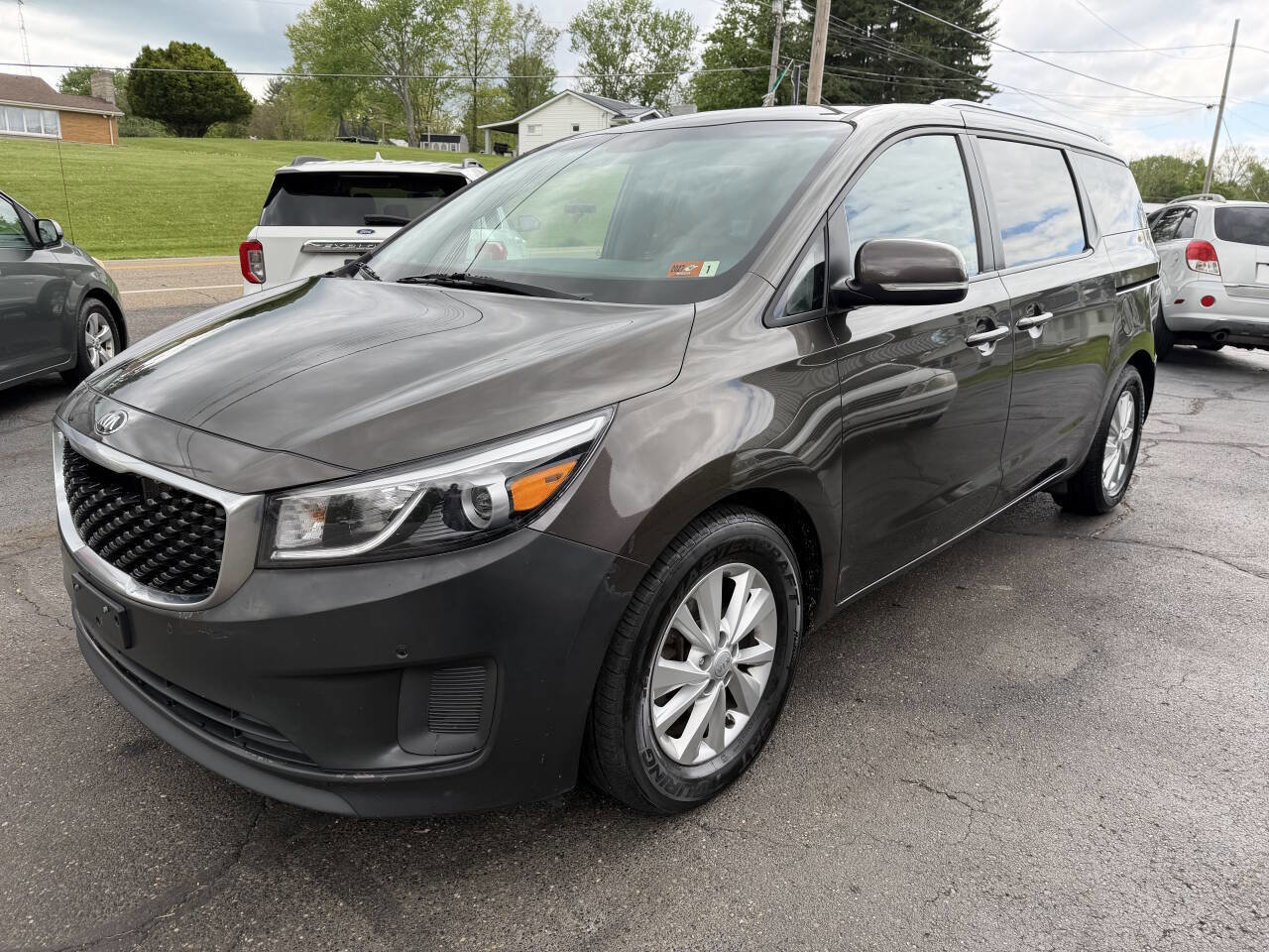 Used 2017 Kia Sedona LX w/ LX Essentials Premium Package FWD image 2