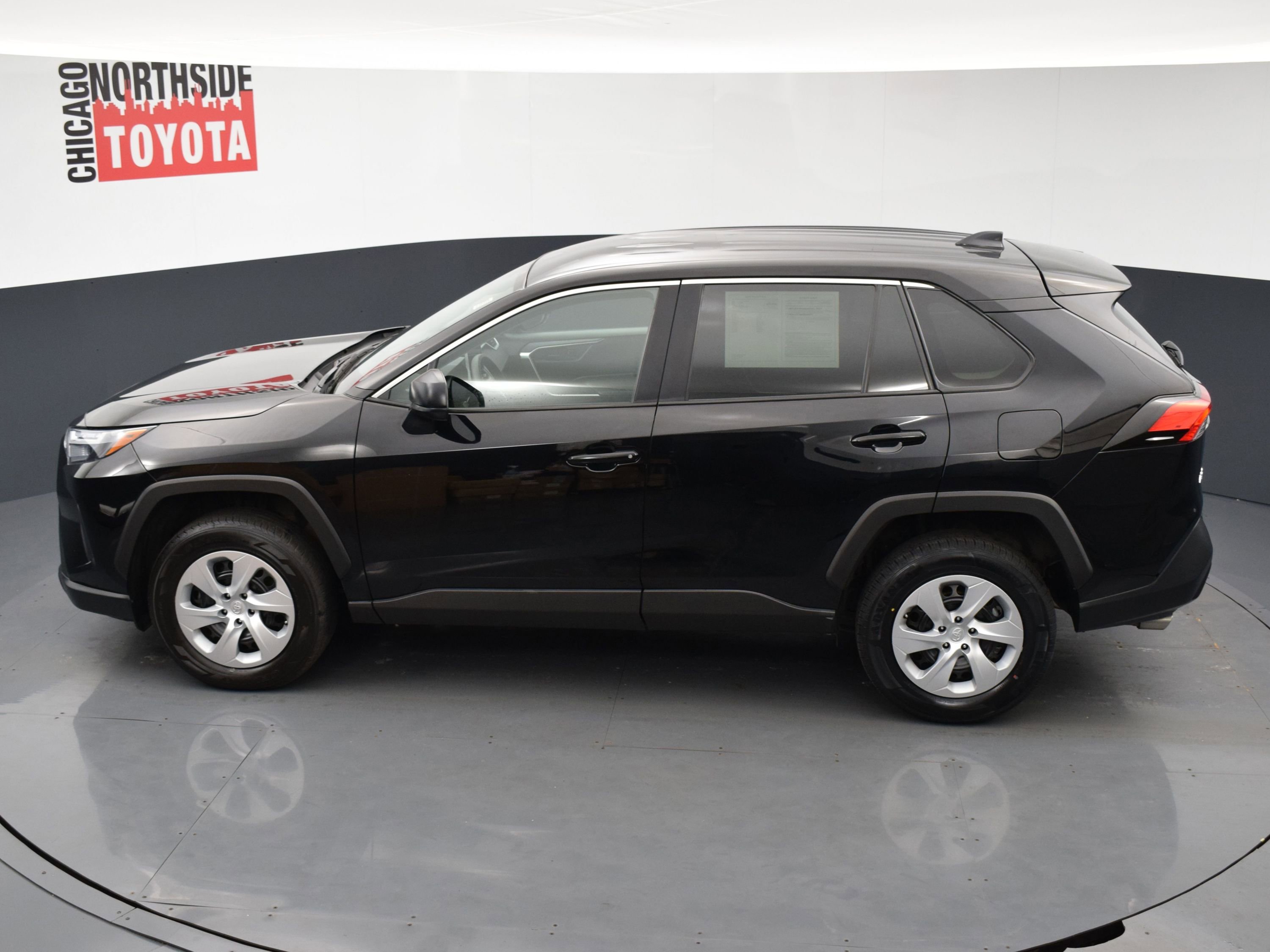 Used 2024 Toyota RAV4 LE AWD/4WD image 17