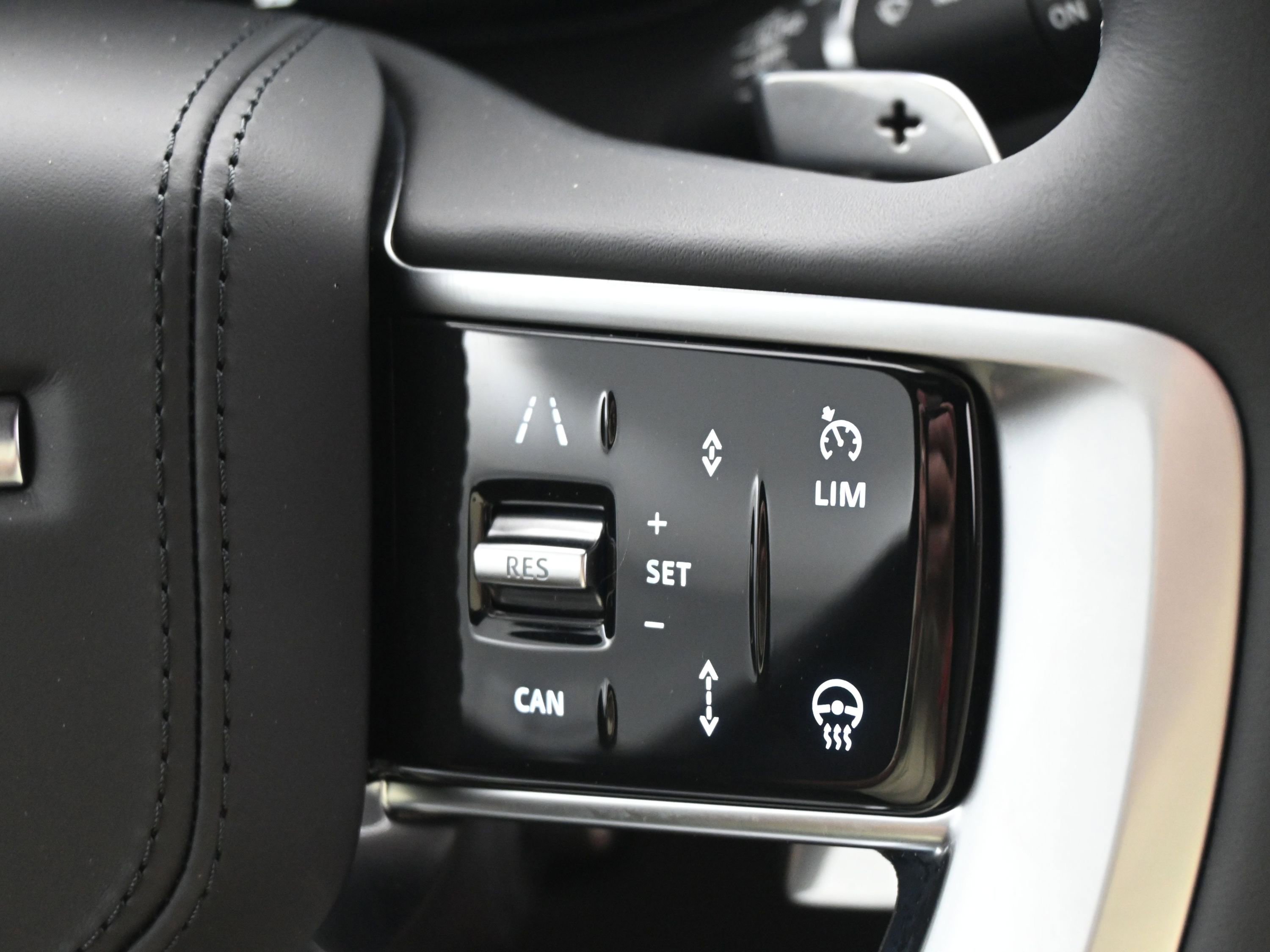 New 2025 Land Rover Range Rover Long Wheelbase SE image 19