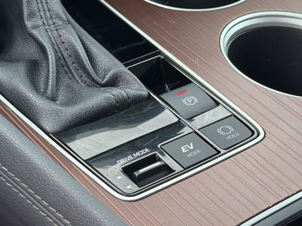 Used 2024 Toyota Sienna XLE image 29