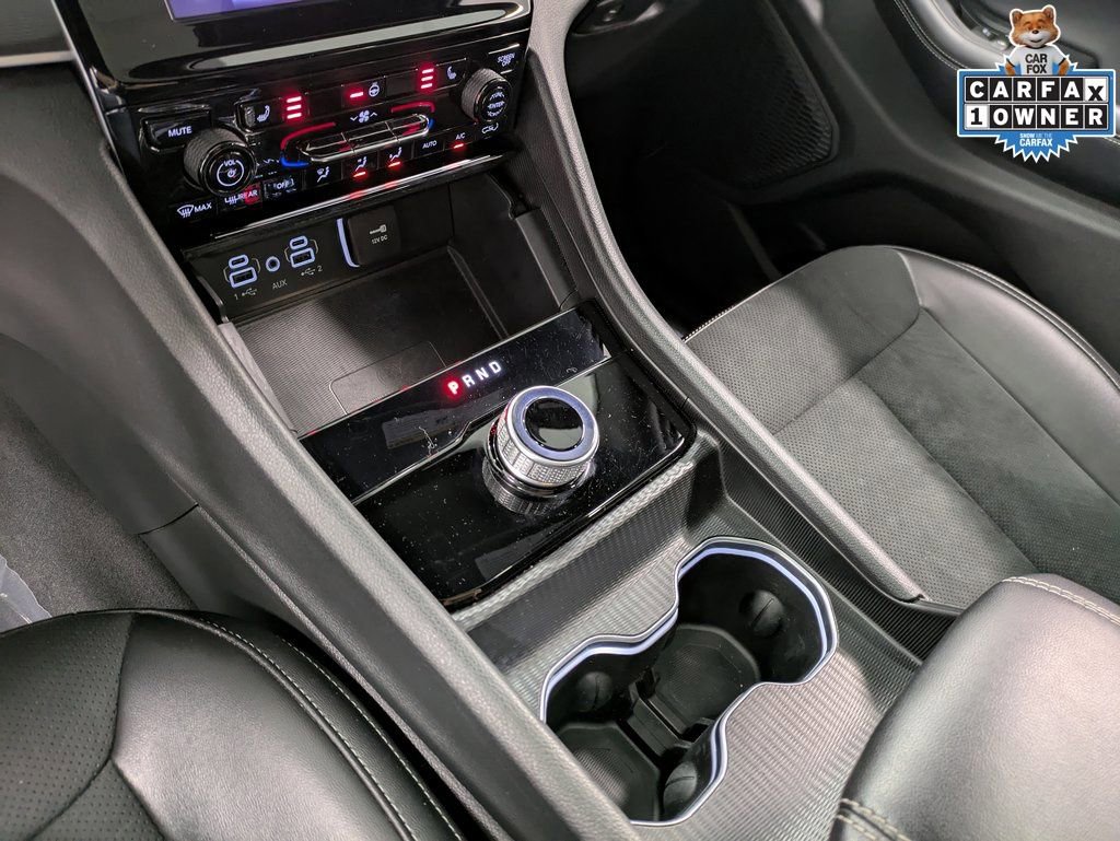 Used 2024 Jeep Grand Cherokee Altitude image 15