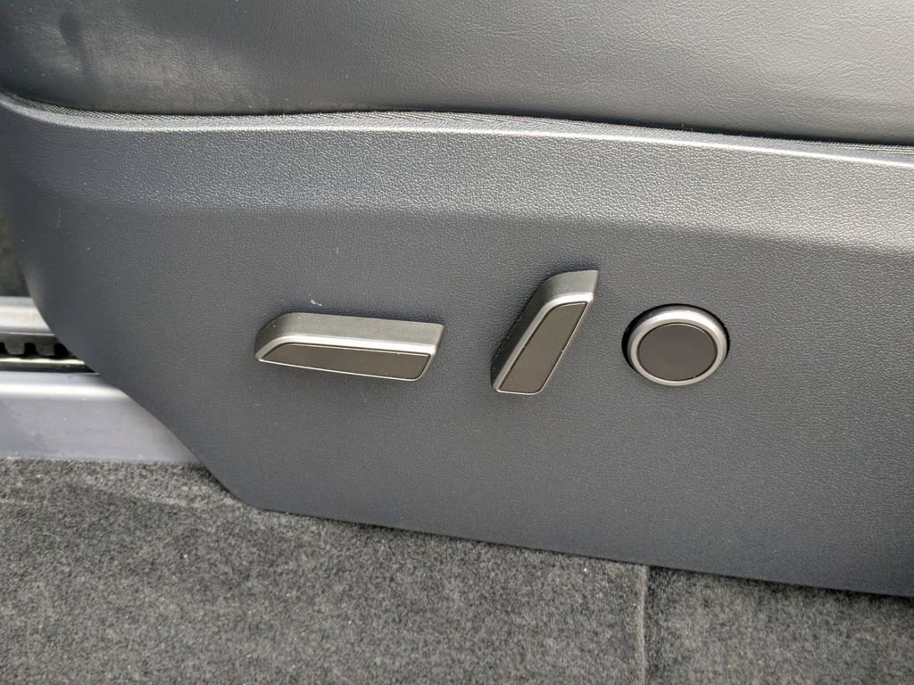 Used 2024 Tesla Model Y Performance image 24