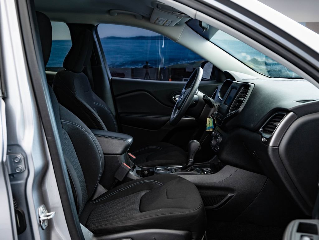Used 2019 Jeep Cherokee Latitude w/ Popular Appearance Group image 23