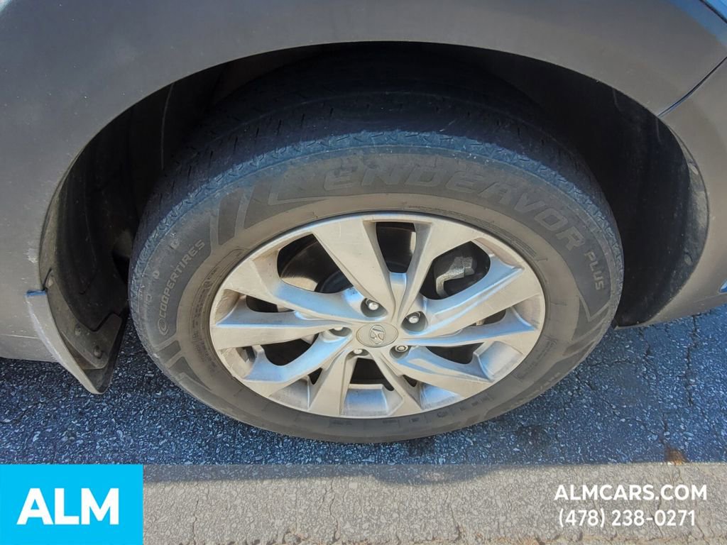 Used 2023 Hyundai Elantra Limited image 12