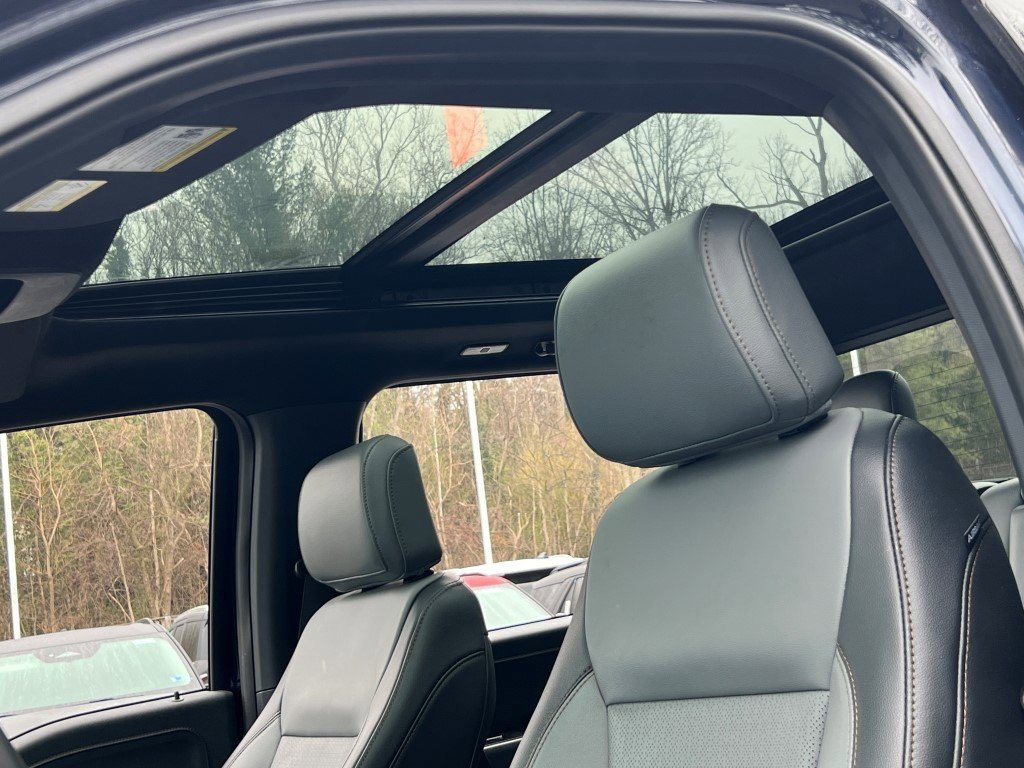 Used 2024 Ford F150 Lightning Lariat image 32