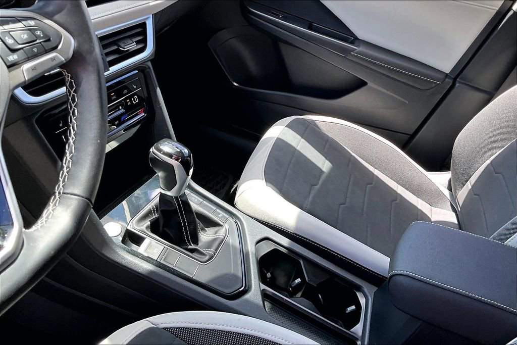 Used 2025 Volkswagen Taos SE image 23