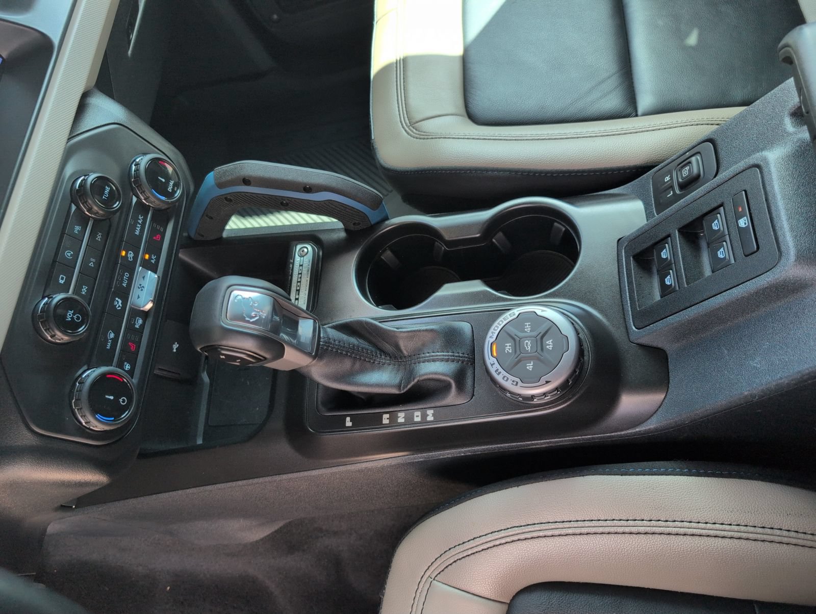 Used 2022 Ford Bronco Wildtrak AWD/4WD image 15