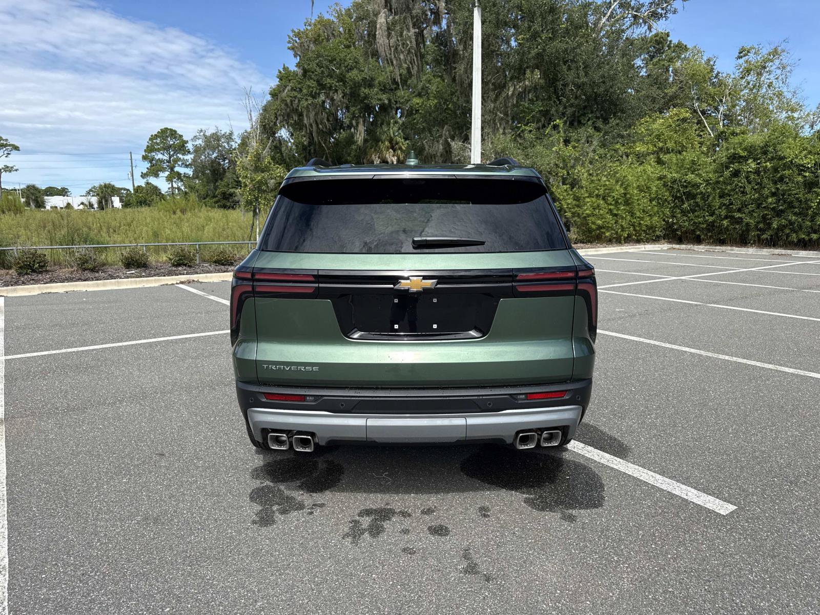 New 2027 Chevrolet Traverse LT w/ Sun and Wheel Package FWD image 4
