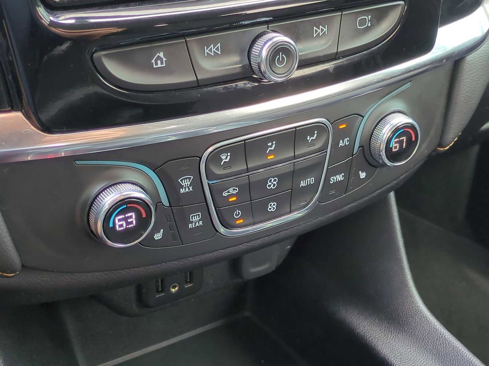 Used 2021 Chevrolet Traverse LT FWD image 18