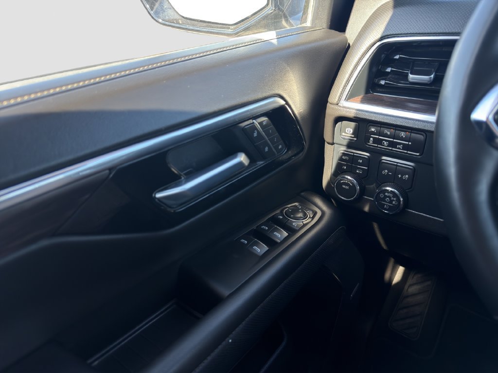 Used 2025 Chevrolet Tahoe Premier AWD/4WD image 12