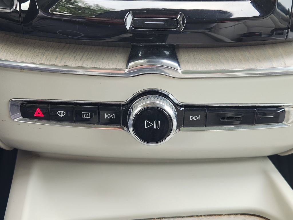 Used 2021 Volvo XC60 T5 Inscription w/ Protection Package Premier FWD image 18