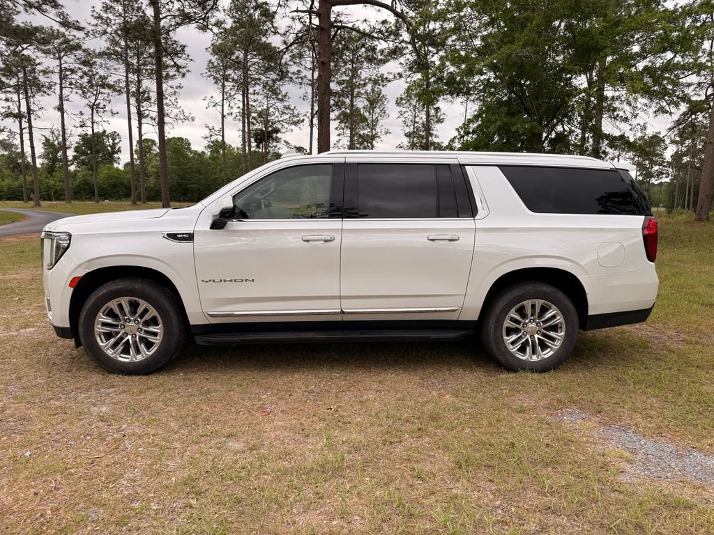 Used 2022 GMC Yukon XL SLT w/ SLT Premium Package AWD/4WD image 2