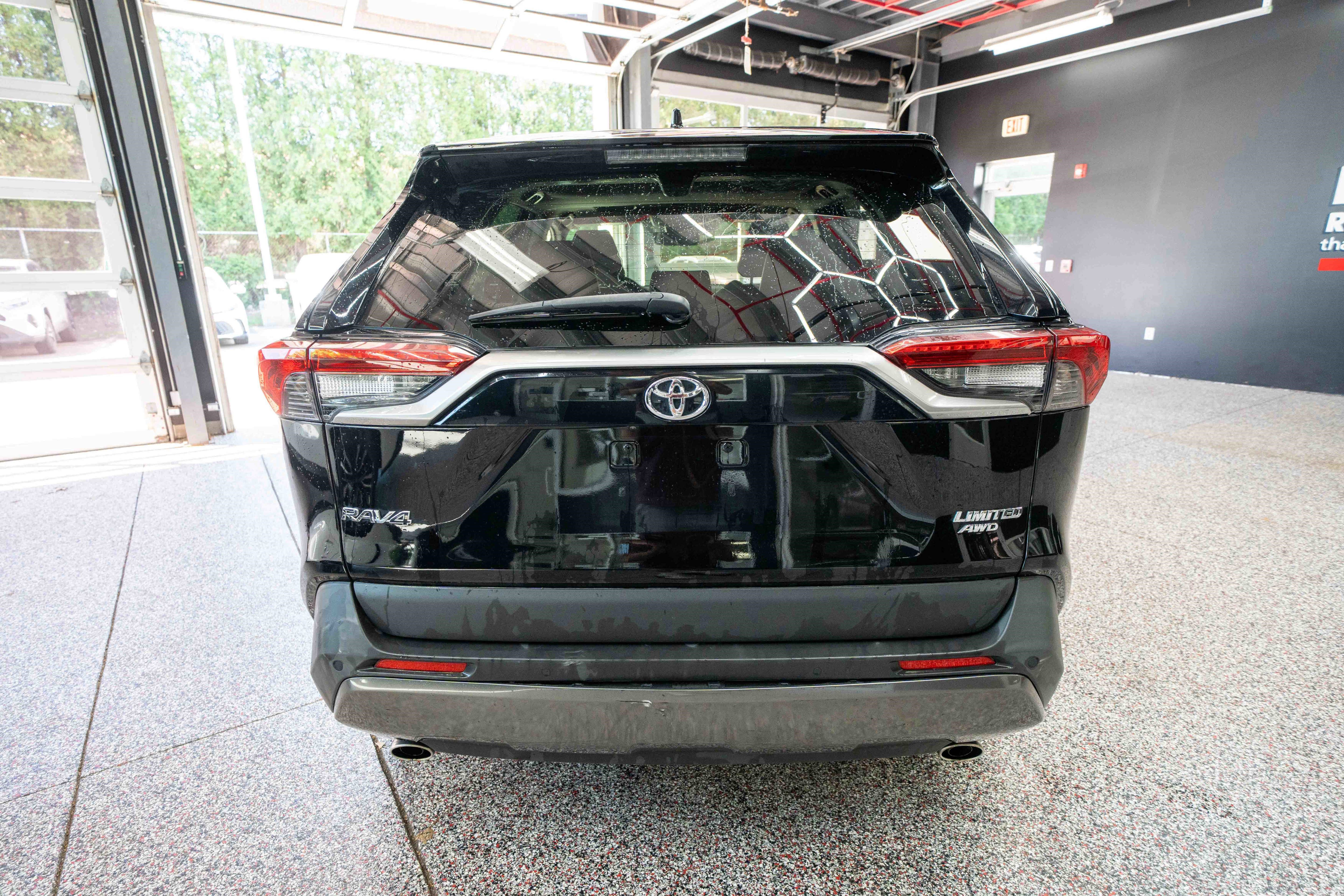 Used 2020 Toyota RAV4 Limited AWD/4WD image 3