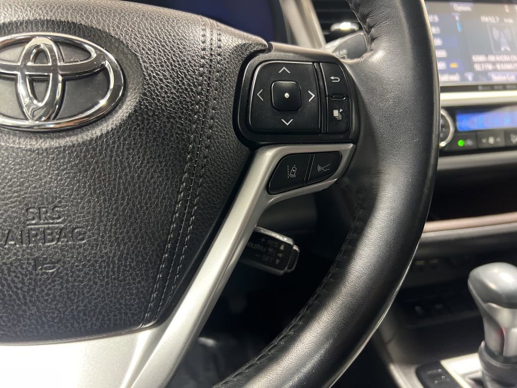 Used 2019 Toyota Highlander XLE FWD image 33