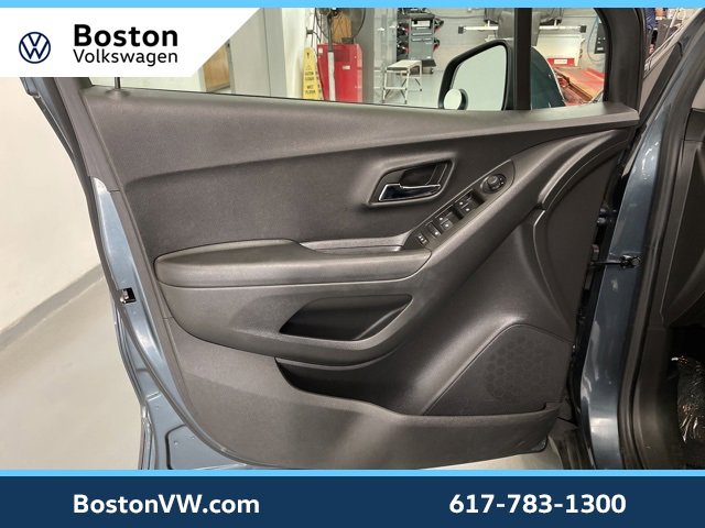 Used 2022 Chevrolet Trax LS w/ Tint and Cruise Package image 25