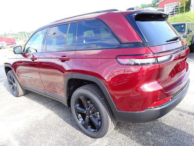 New 2025 Jeep Grand Cherokee Limited w/ Black Appearance Package image 3