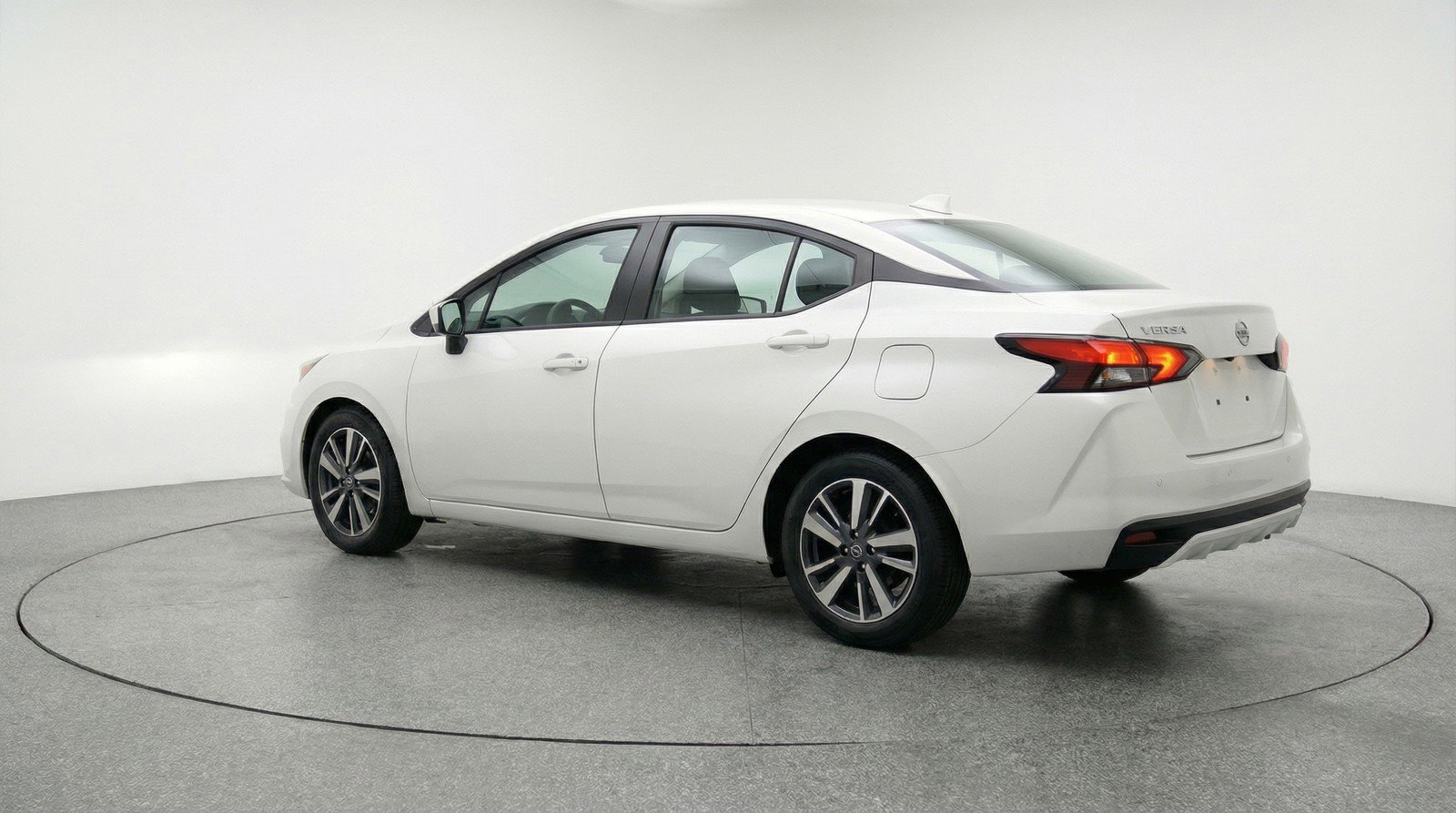 Used 2025 Nissan Versa SV image 6