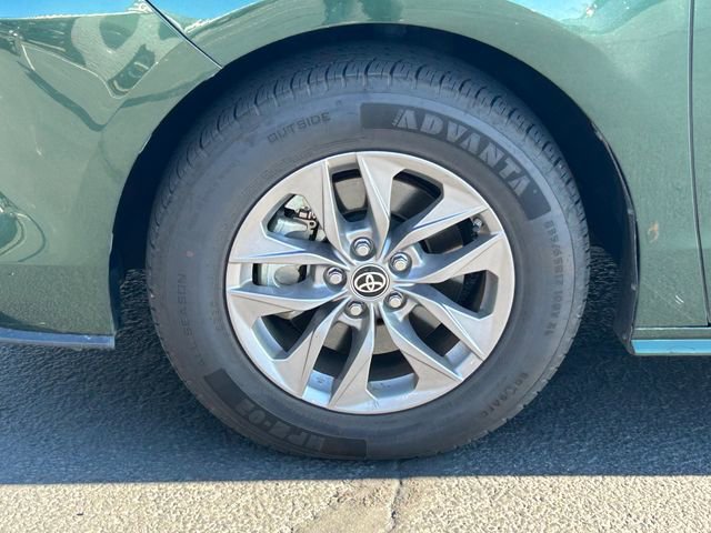 Used 2025 Toyota Sienna XLE image 13