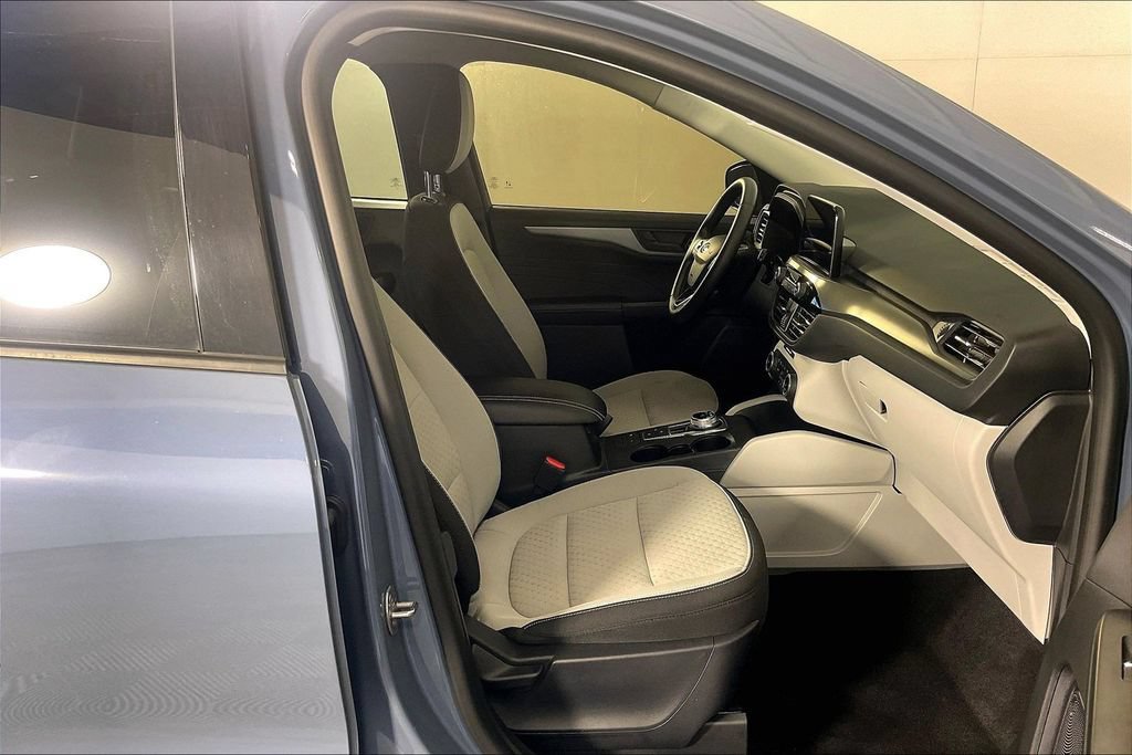 Used 2024 Ford Escape Active AWD/4WD image 9