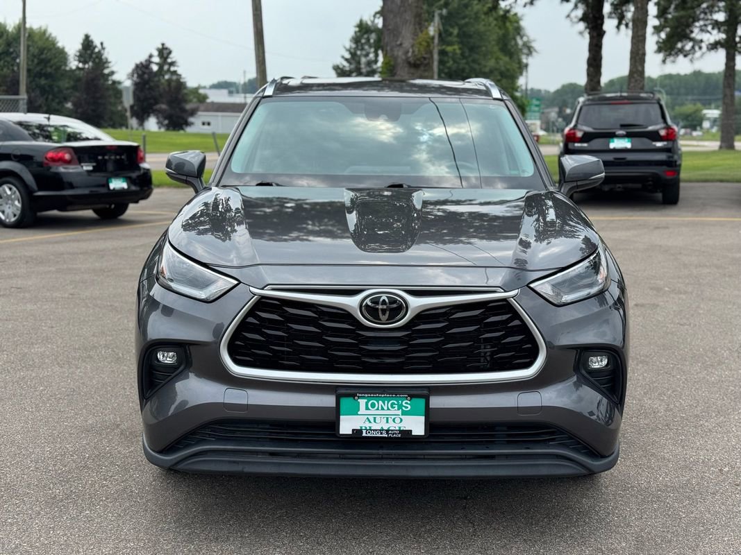 Used 2021 Toyota Highlander XLE image 3