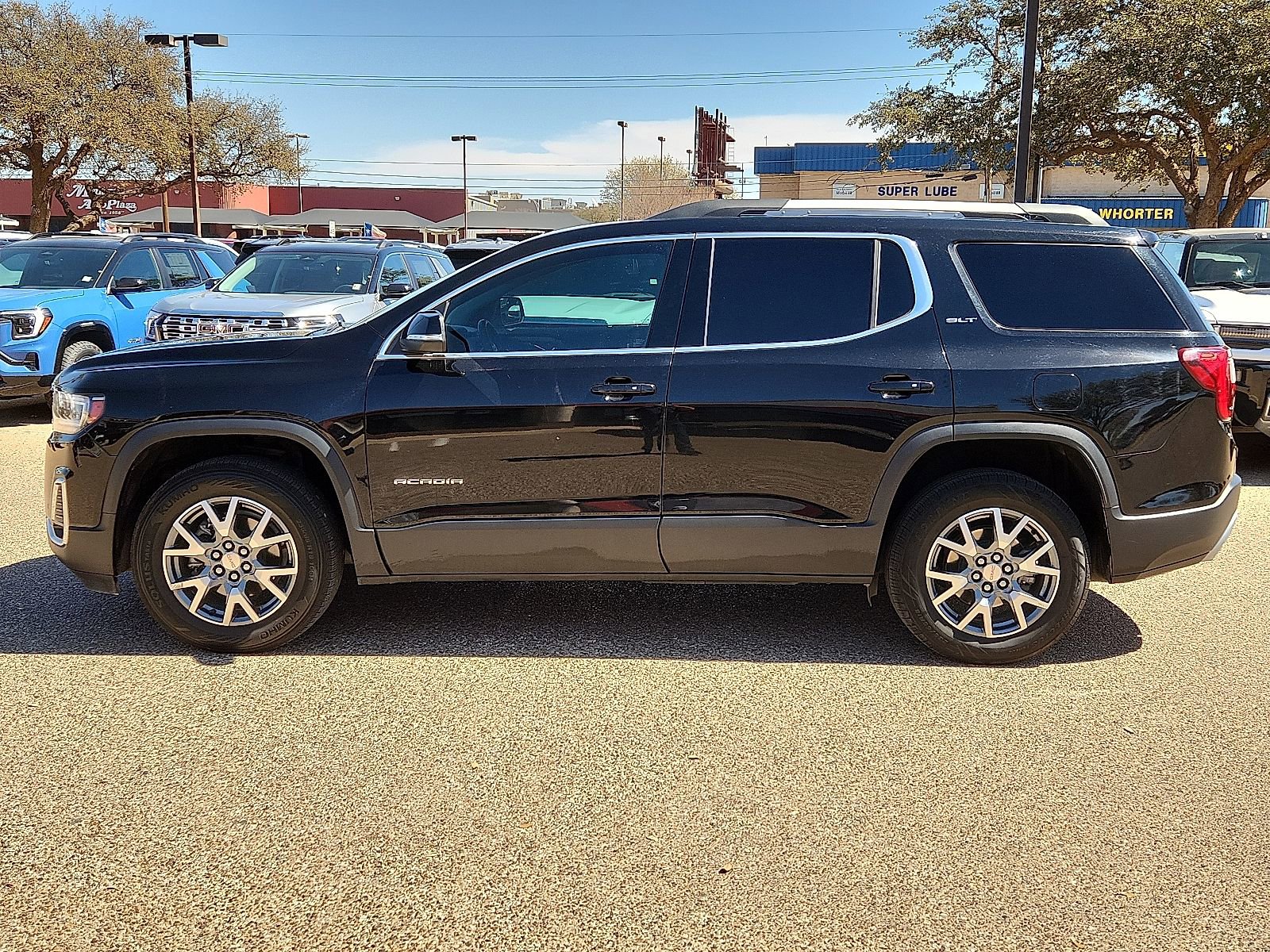 Used 2023 GMC Acadia SLT image 2
