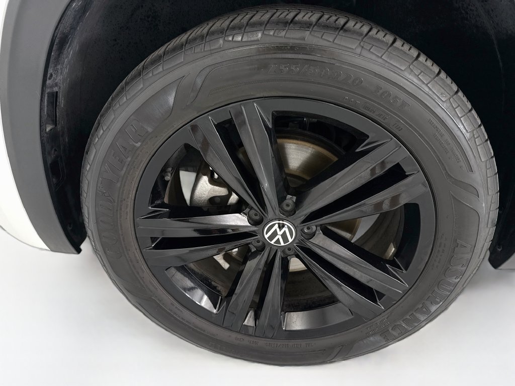 Used 2023 Volkswagen Atlas Cross Sport SEL R-Line AWD/4WD image 29