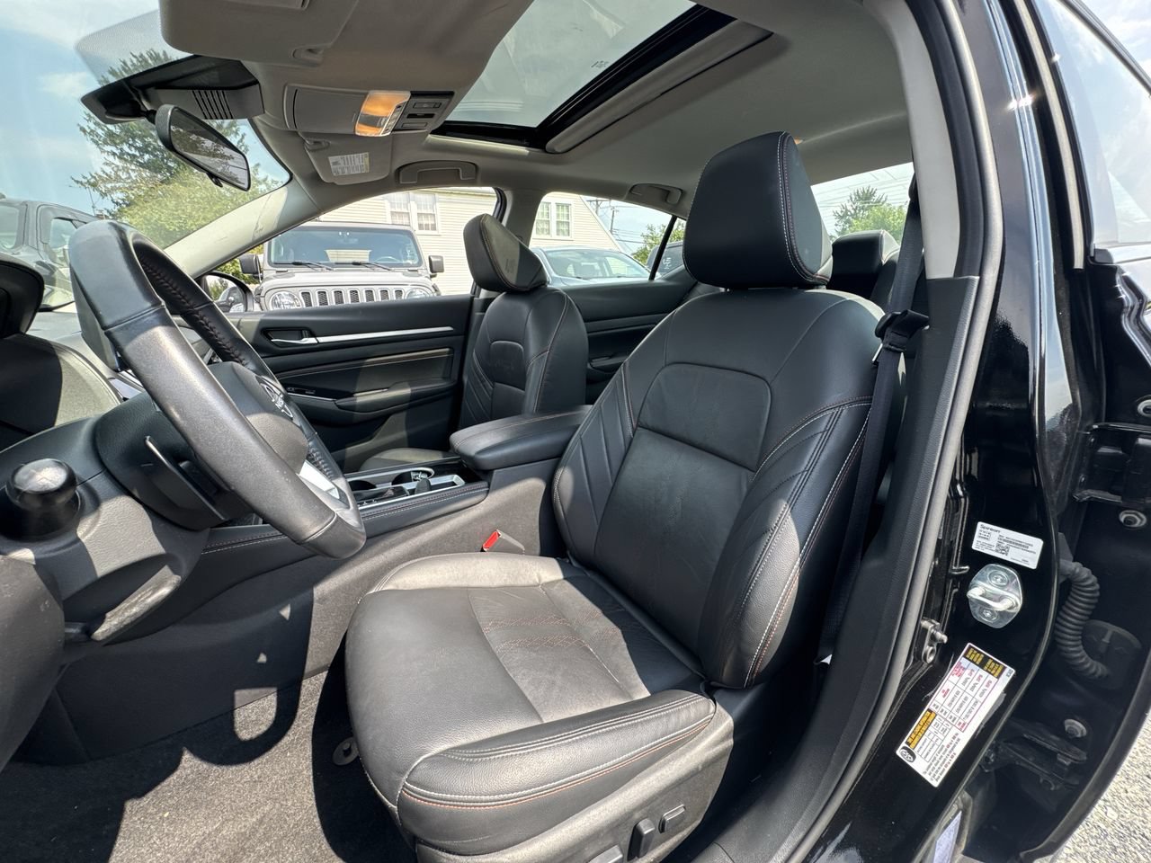 Used 2023 Nissan Altima 2.5 SR w/ SR Premium Package FWD image 4