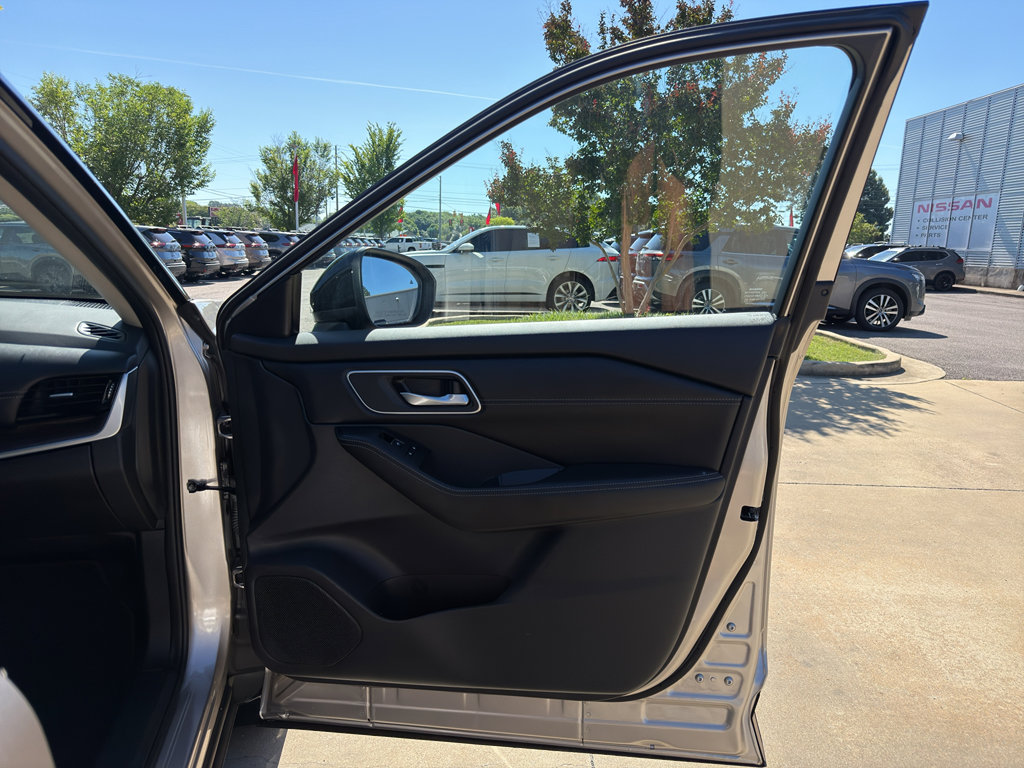 Used 2024 Nissan Rogue Platinum w/ Platinum Premium Package AWD/4WD image 20