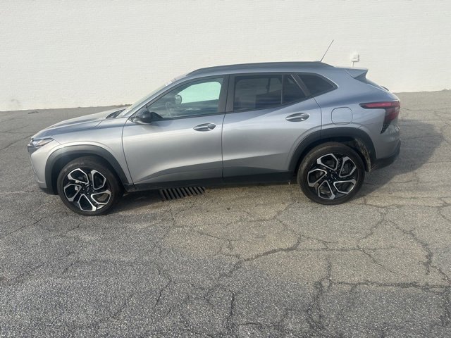 Certified 2024 Chevrolet Trax RS w/ Driver Confidence Package image 1