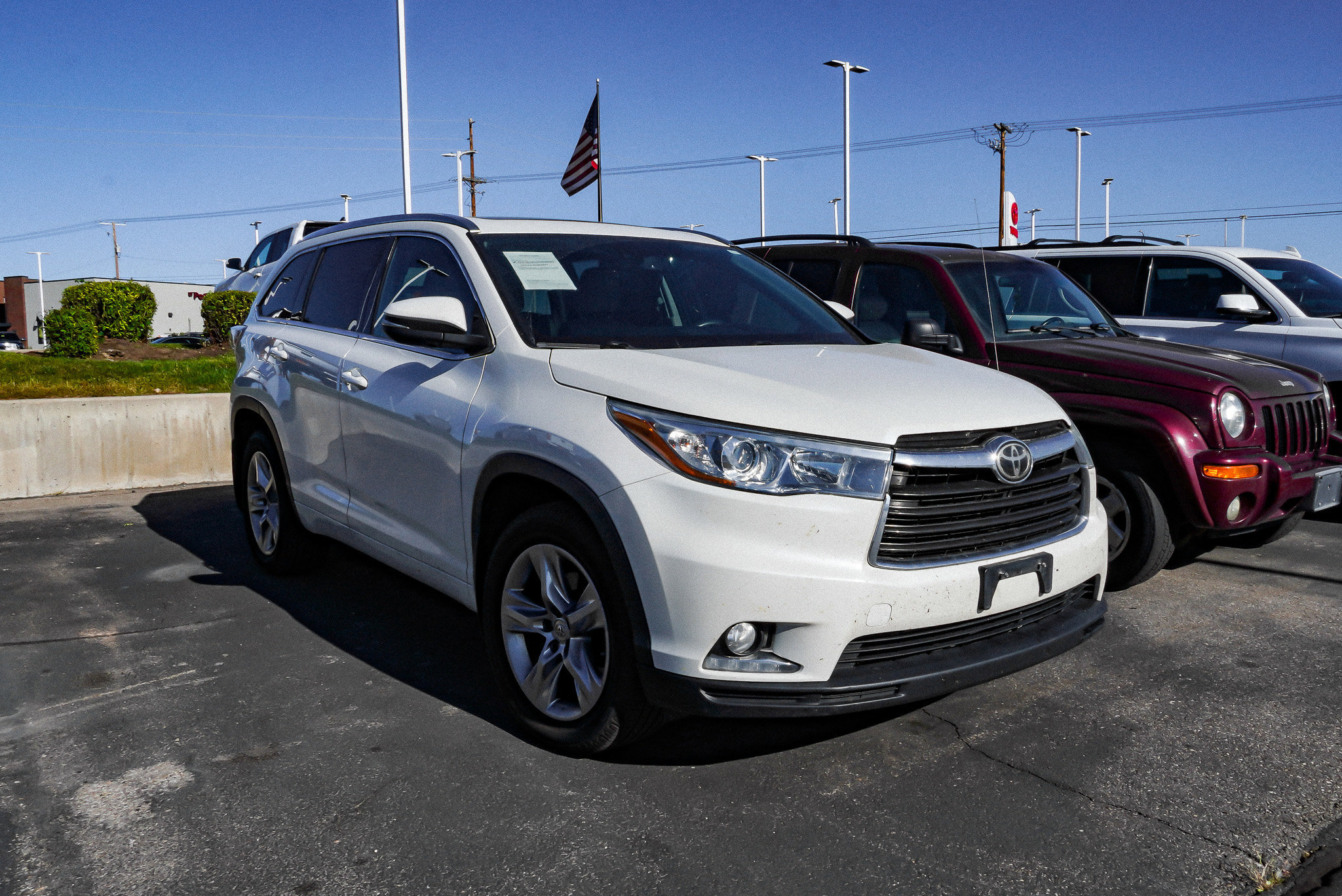 Used 2014 Toyota Highlander Limited Platinum AWD/4WD image 2