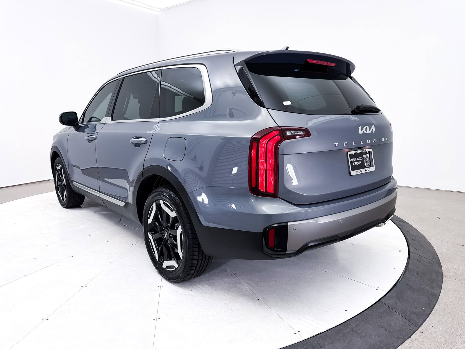 Used 2025 Kia Telluride S image 18