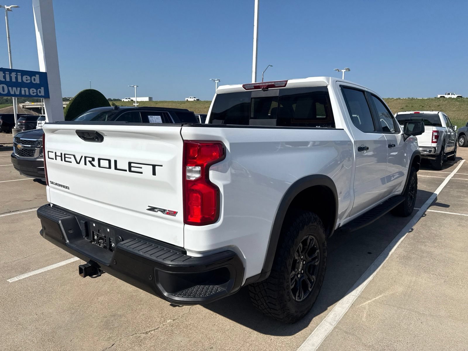 Used 2022 Chevrolet Silverado 1500 ZR2 w/ Technology Package AWD/4WD image 8
