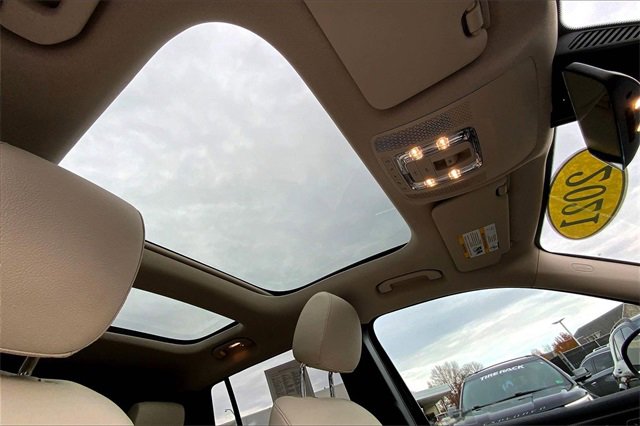 Used 2021 Mercedes-Benz GLB 250 4MATIC image 11