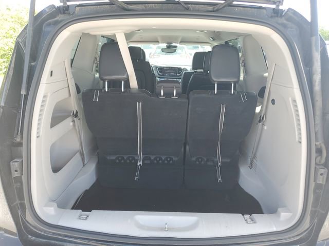 Used 2023 Chrysler Pacifica Touring-L FWD image 9