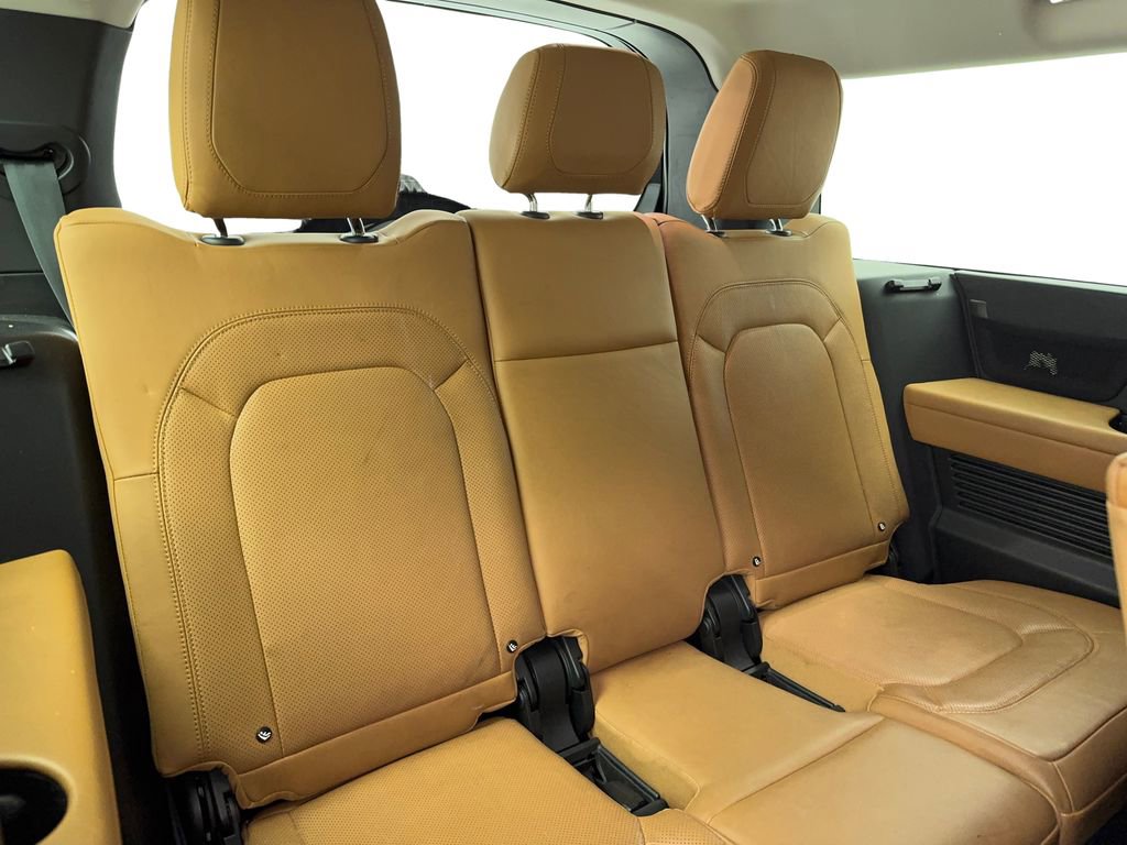 Used 2023 Land Rover Defender 130 First Edition image 43