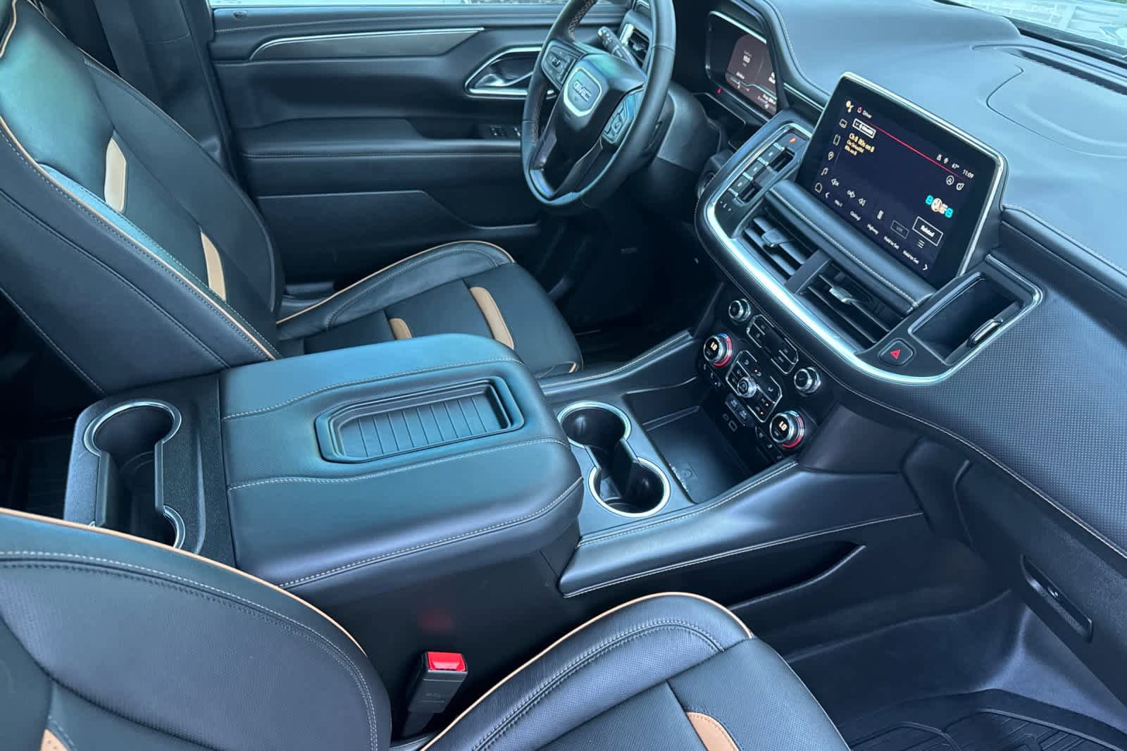 Used 2023 GMC Yukon XL AT4 w/ AT4 Premium Plus Package AWD/4WD image 17