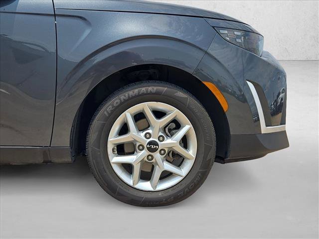 Used 2025 Kia Soul LX w/ LX Technology Package FWD image 21