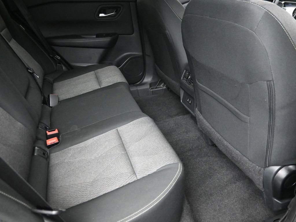 Used 2025 Nissan Rogue SV image 8